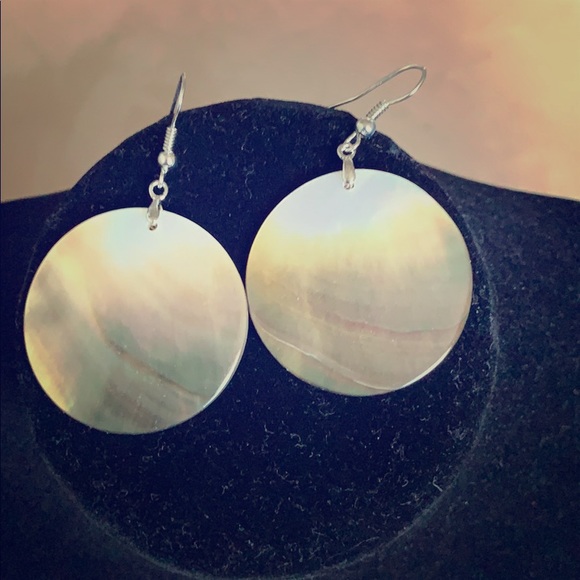 NWOT Shell earrings - Picture 1 of 3